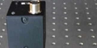 Microscopio plástico de bajo costo para muestras con naranja de acridina