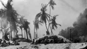 En noviembre de 1943, el Cuerpo de Marines de Estados Unidos atacó a las fuerzas japonesas luego de aterrizar en una playa en Tarawa, en las islas de Kiribati, en el Pacífico Sur, anteriormente llamadas Islas Gilbert. Tanto las fuerzas armadas de Estados Unidos como las de Japón se vieron afectadas por la malaria durante la Segunda Guerra Mun-dial, pero las japonesas no estaban tan bien equipadas para lidiar con la enfermedad.