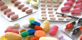 La eficacia de los antibióticos se altera al combinarlos entre sí, con fármacos no antibióticos o incluso con aditivos alimentarios