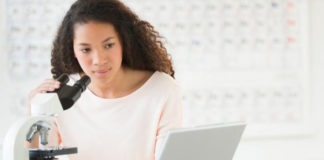 ¿Llegó el fin del papel en la lectura científica?