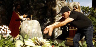 El agua de las pilas bautismales puede ser foco de enfermedades