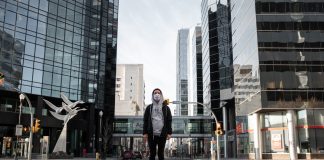 El modelo de transmisión COVID-19 basado en datos sugiere el distanciamiento social realizado en Wuhan y Shanghai